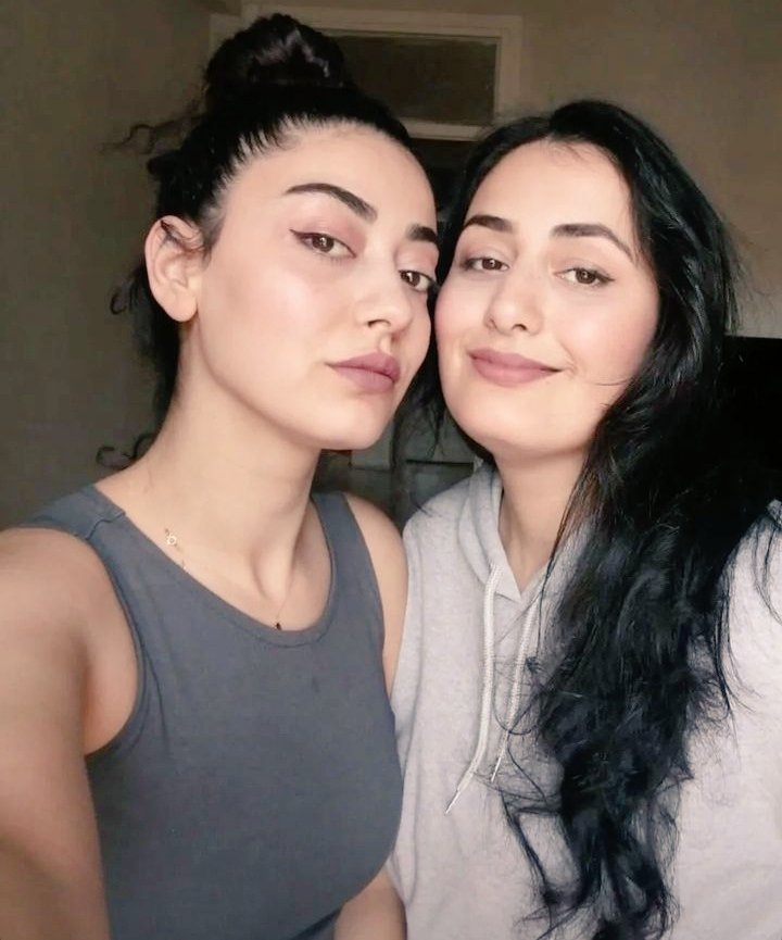 Bugün günlerden my twin girls💜🩵🤍 Benim iyiki lerim🥰😘🌅🌼💕 Çift yumurta ikizi,hiç sıkılmadım büyürlerken,yüzleri ayrı,karakterleri de😀 #gunaydin #iyikidoğdunuz #doğumgünü #çarşamba #15mayıs #hayirligunler #izmirliyizbiz #tweter #huzur #hope #goodmorning #bucalilar #turkiye