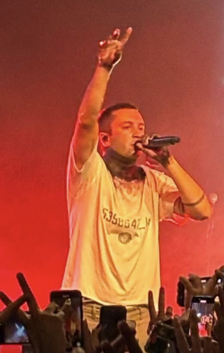 TylerOnceSaid's tweet photo. tyler's failed perimeter escape code was much more visible on his shirt tonight and also THE DEMA LOGO WASN'T THERE LAST TIME. 👀💀 #topmexico #twentyonepilots https://t.co/KyrNquHc47