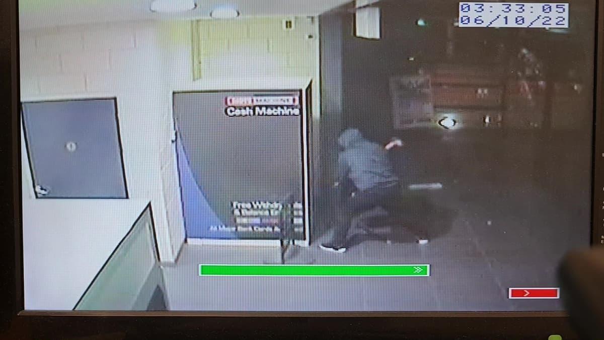 Watch: Gang escape with £600,000 in cash in spree of ATM raids across Britain newcastleworld.com/watch-this/gan…