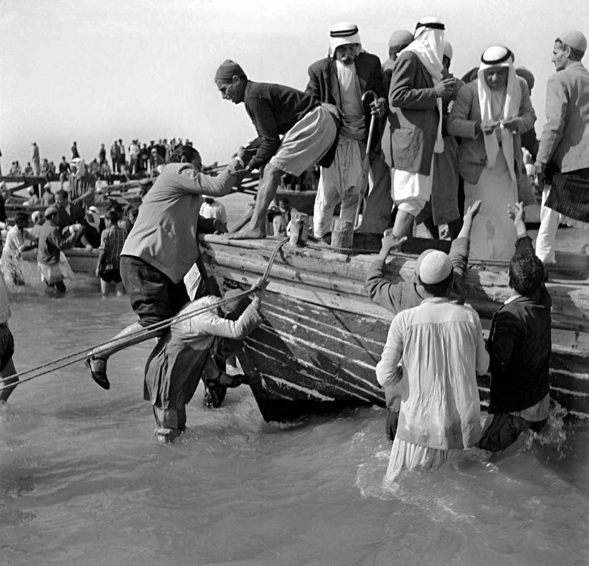 Hoy hace 76 años de la #Nakba. El 15 de mayo de 1948, miles de personas de Palestina tuvieron que huir de sus hogares y de su tierra, emprender el éxodo y convertirse en refugiados. Aunque no lo sabían, era el inicio de un viaje sin retorno.