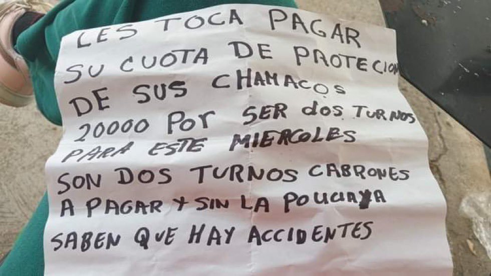 Bandidos en Veracruz Piden cobro de piso a escuela primaria en Coatzacoalcos o puede haber “accidentes” Les piden a padres de familia y profesores el pago de una cuota de 10 mil pesos por turno matutino y vespertino, en total 20 mil pesos. El plantel suspendió clases