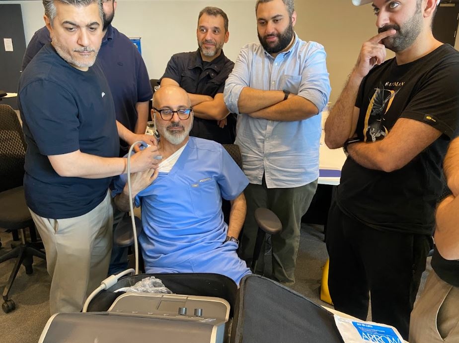 👫👭 We know it takes a team to save a life in a #warzone. 🏥 That's why we've developed a bespoke anaesthesia course, to help anaesthetists manage complex trauma wounds. 📍 We recently trained anaesthetists heading for #Palestine. Their stories 👉: lght.ly/akcmjo4