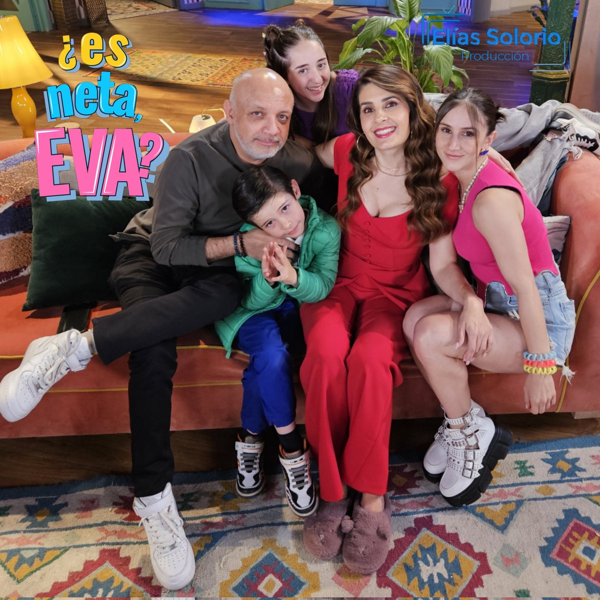 Cámbienle a @Canal_Estrellas que ya empezó #EsNetaEva @eliassolorio @MayrinVillanew @nashla223 @Rominamtzreg