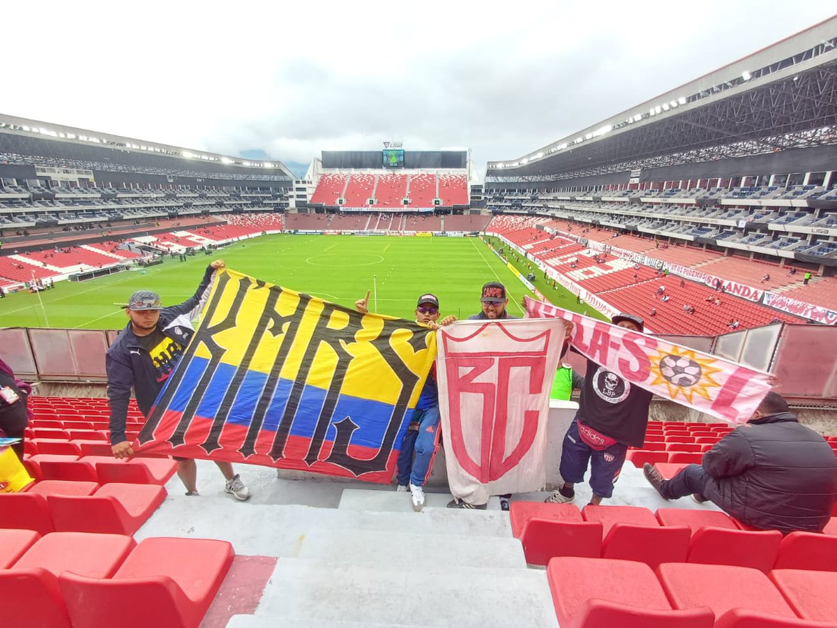 Bcentral2008org's tweet image. Dejare mi casa por ti, dejare mi barrio y me ire. Cerca de ti, no me importa en que cancha juegues a tu lado siempre viviré. Soy de JUNIOR 🦈🇲🇨 #BlokeCentralPte #Kmrs #Arb #Vs