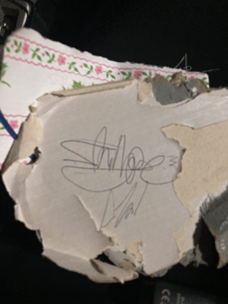 MDE show went hard. Got my Fishtank house drywall signed by Sam and the Lynchman. Had to rep the @pootwiddlius 🤟