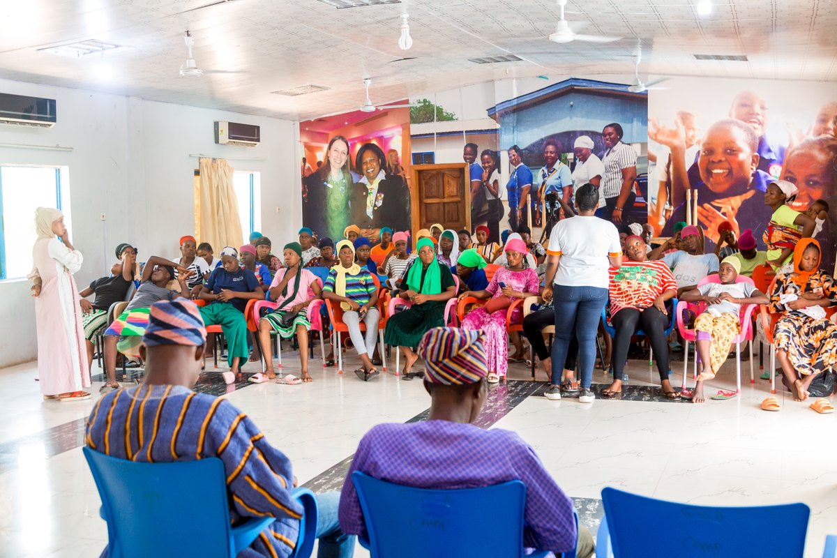 With support from @Unilever, WSUP Ghana trained over female market porters in Accra in reusable pads and soap making, equipping them with skills for sustainable livelihoods while promoting handwashing and menstrual hygiene.