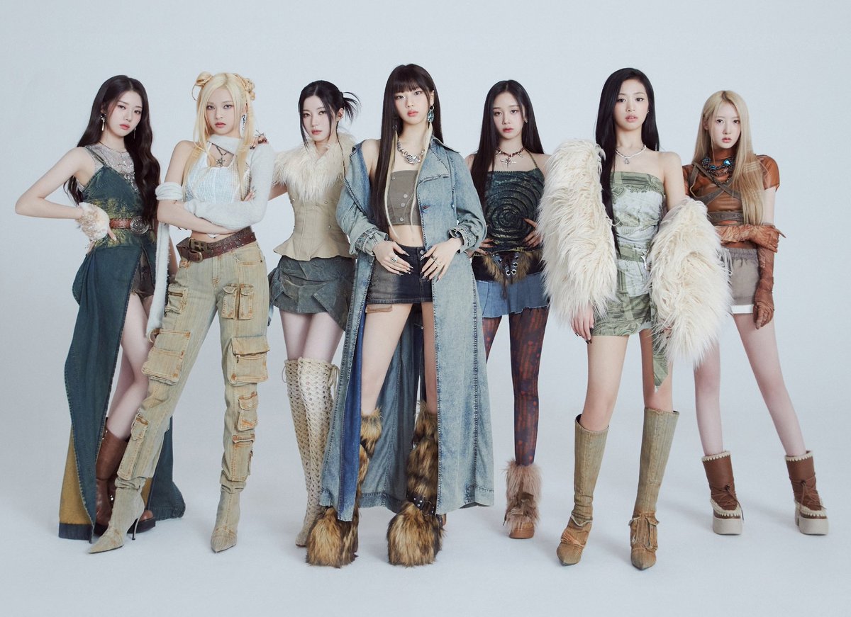 BABYMONSTERINTL's tweet image. 📰 | 240515 @ELLEINDIA has named #BABYMONSTER as the #1 rookie who would rock a performance at Coachella. 

#베이비몬스터 @YGBABYMONSTER_