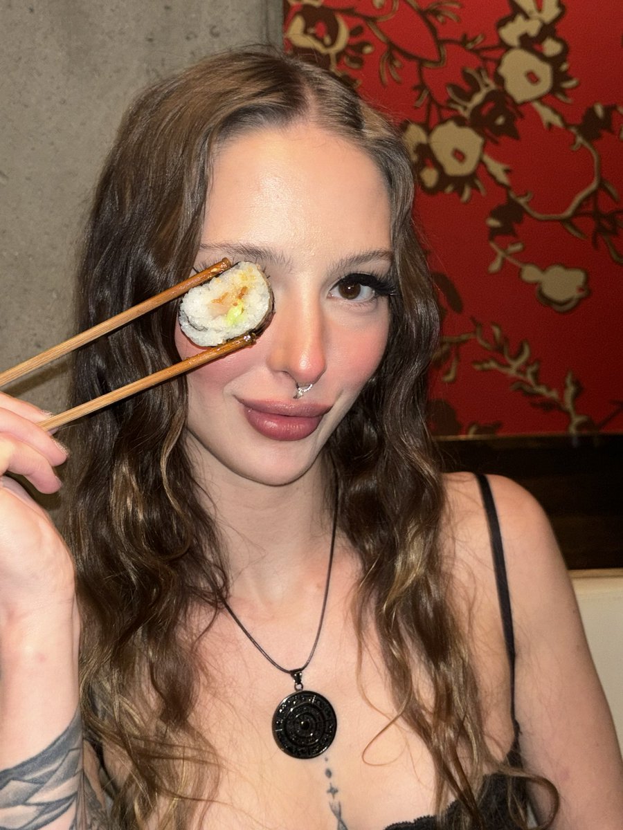 katchroma's tweet photo. I love sushi ^.^ https://t.co/5Hz1FO07bn