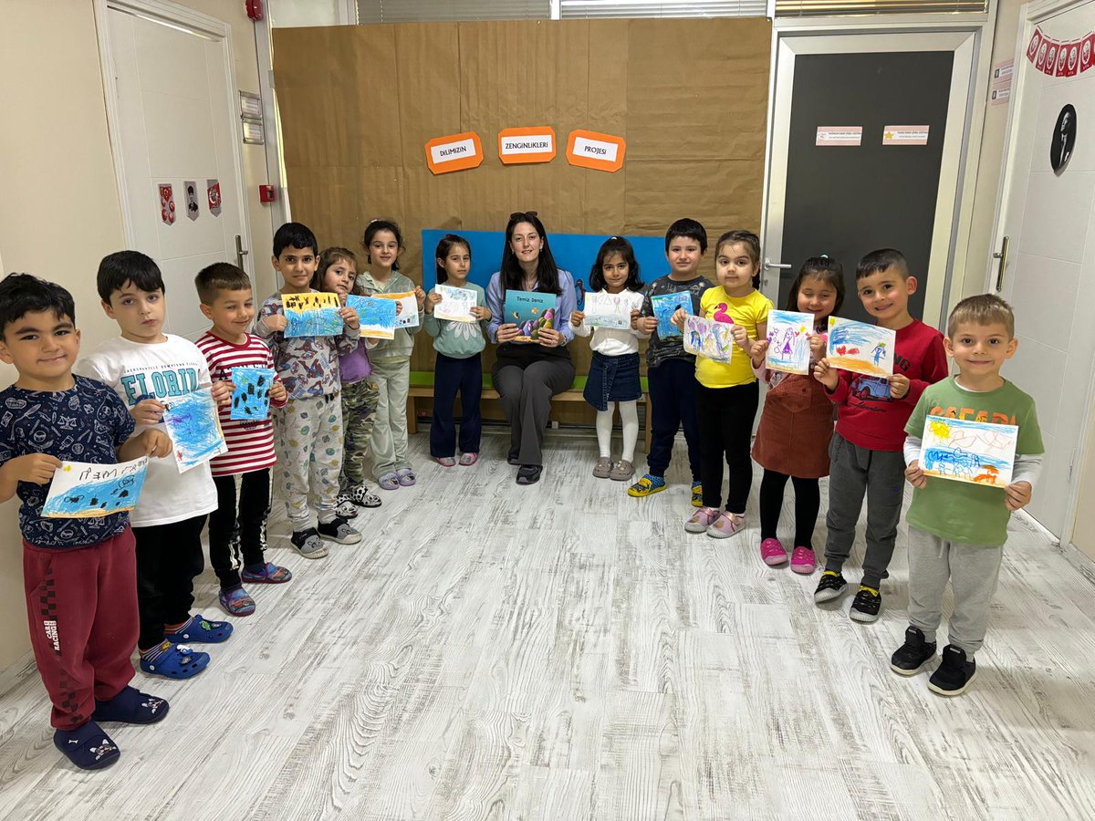 Dilimizin Zenginlikleri Projesi kapsamında Mayıs ayının üçüncü etkinliği olan "hikaye kartı hazırlama" etkinliği sınıflarımızda gerçekleştirildi.
<a href="/Yusuf__Tekin/">Yusuf Tekin</a>
<a href="/MucahitYentur/">Murat Mücahit Yentür</a>
<a href="/istmemkultur/">Dilimizin Zenginlikleri Projesi</a>
<a href="/istanbulilmem/">İstanbul İl Millî Eğitim Müdürlüğü</a>
<a href="/Avcilarilcemem/">Avcılar İlçe Millî Eğitim Müdürlüğü</a>