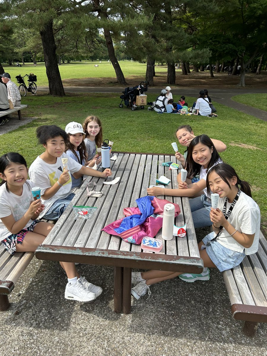 3Basij's tweet image. Celebrating the end of the year with ice cream in Nogawa Park!