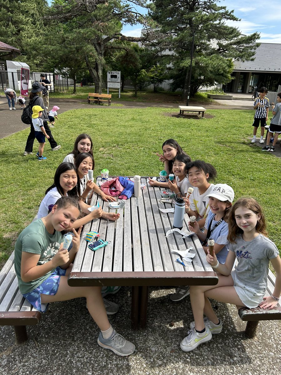 3Basij's tweet image. Celebrating the end of the year with ice cream in Nogawa Park!