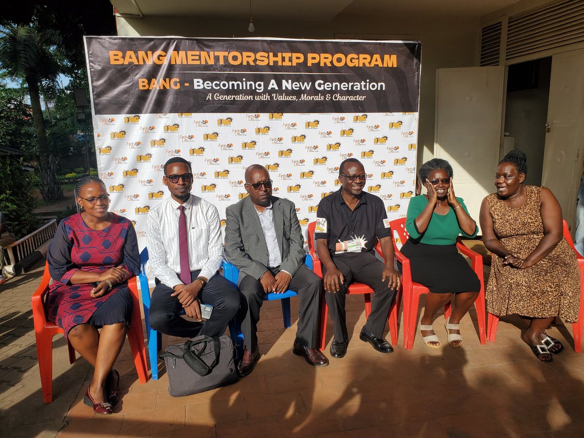 BecomingAN9767's tweet image. This day we share insights from the ongoing #BANG boot camp for young people. This is aimed at bringing up a new generation of youths with values, morals and character. Kudos to papa @stephenLanga
#BANG
#VMCs
#newgeneration