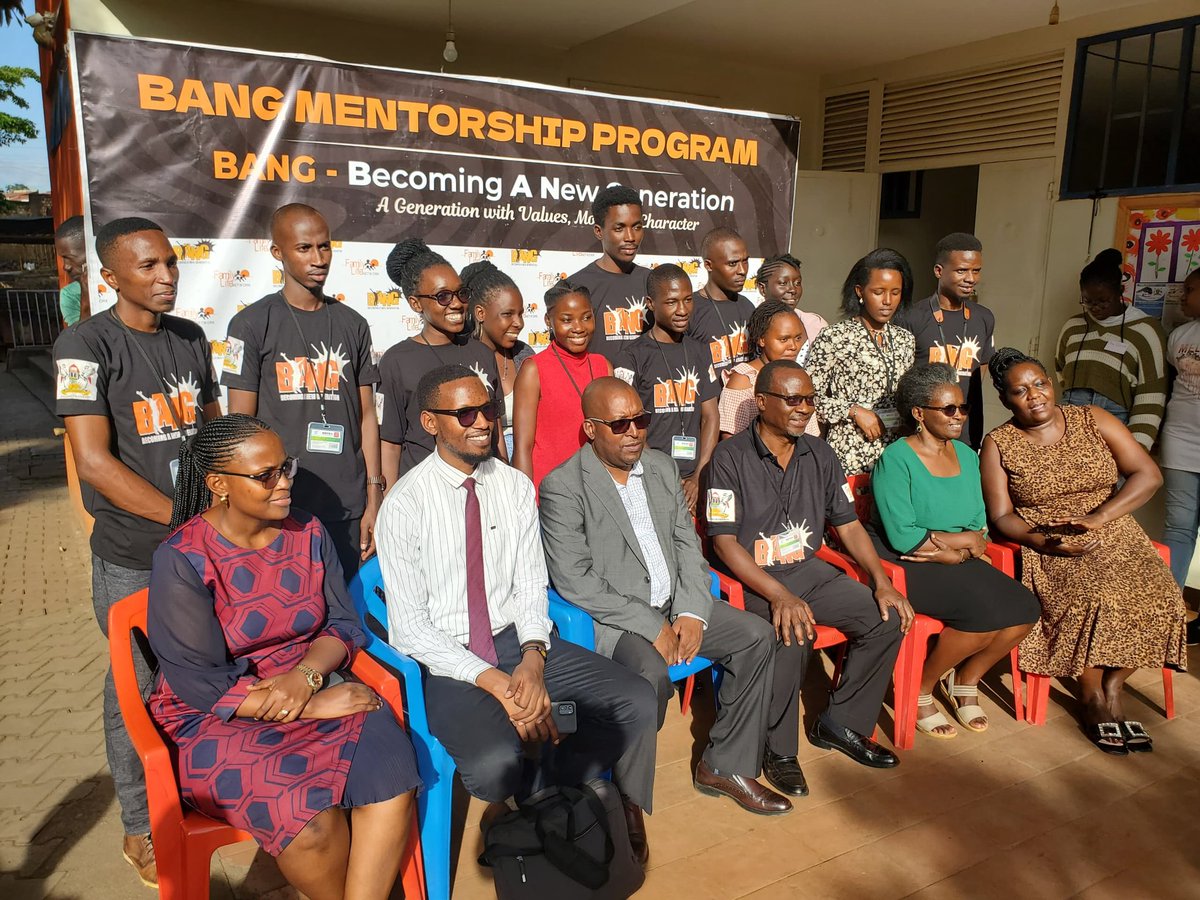 BecomingAN9767's tweet image. This day we share insights from the ongoing #BANG boot camp for young people. This is aimed at bringing up a new generation of youths with values, morals and character. Kudos to papa @stephenLanga
#BANG
#VMCs
#newgeneration