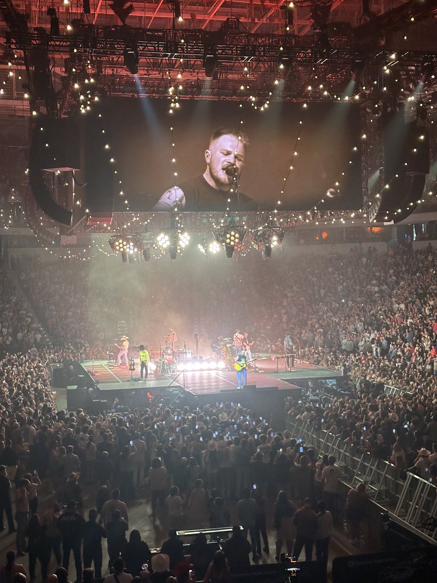 cgdub's tweet photo. What a show!!!  Thanks ⁦@zachbryanL⁩….hurry back! https://t.co/V3tZ0GvHAq
