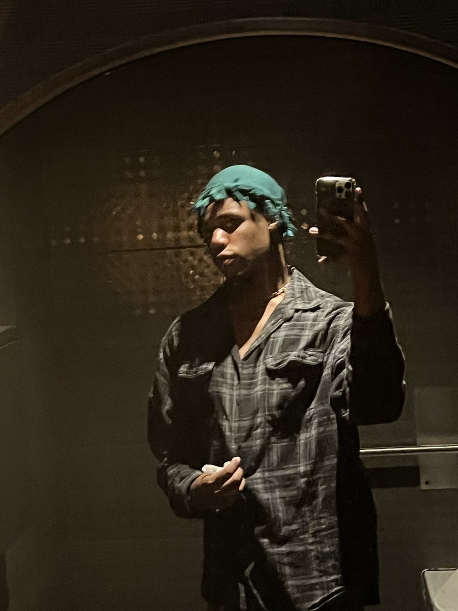 henceterence's tweet photo. Night out🌙🔅❕ https://t.co/0XVsInFN5l
