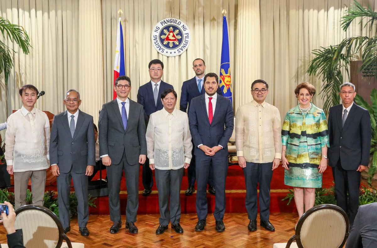 President Ferdinand R. Marcos said Hyundai's investment would not only open “new doors for our offshore wind industry but will also bring maritime manufacturing back to Subic and eventually restore the glory days of shipbuilding to our shores.” (📷: PCO)

ptvnews.ph/marcos-cerberu…