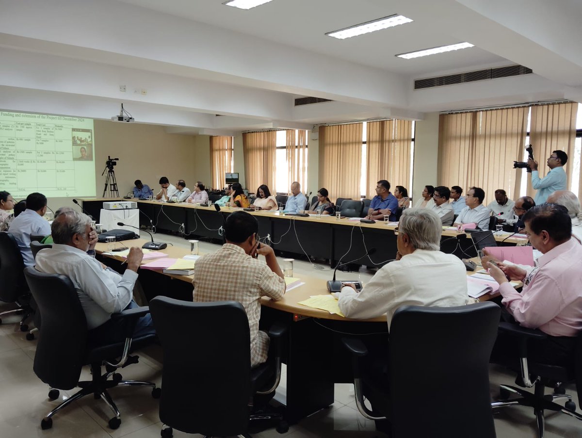 Day 1: History of Science Project Investigator's Meet, being held at INSA premises. Professor Spenta Wadia, Vice President (Science Promotion) gave a welcome address and emphasized on the importance of History of Science in understanding the past & future of science.