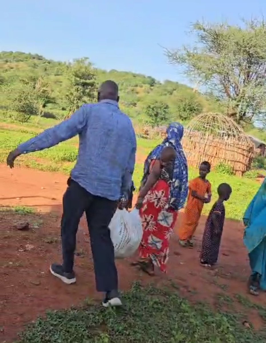 #FoodRelief to those affected by the #floods in Bute, Wajir County. Glad to see our consignment of food has reached the intended beneficiaries that were adversely affected by the recent floods that posed a biting humanitarian crisis, escalating food insecurity in affected areas.