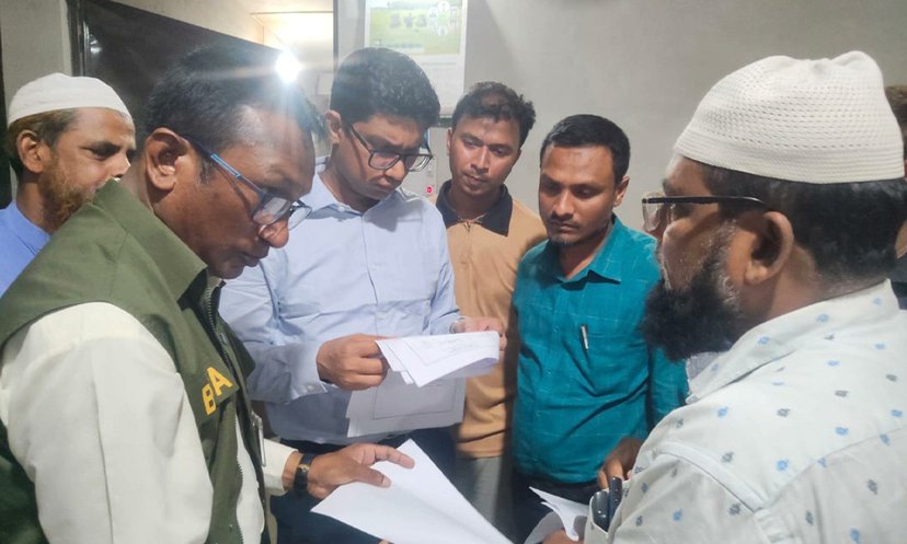 নকল স্যালাইন কারখানা ধরলেন ম্যাজিস্ট্রেট, দুই লাখ টাকা জরিমানা