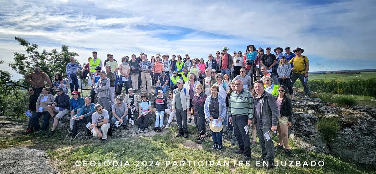 El #geolodía2024 de #Salamanca introduce a más de 150 participantes en los territorios del proyecto #Geoparque de Salamanca. La 1a de las paradas del #geolodia24 fue en el <a href="/Museodelafalla/">Museo de la Falla, Juzbado</a> y aquí tenéis una foto en la #PeñadelCastillo.  <a href="/sgeologica/">Soc Geológica España</a> <a href="/GeolodiaES/">Geolodía</a> <a href="/geolodiasalaman/">Geolodía Salamanca</a>