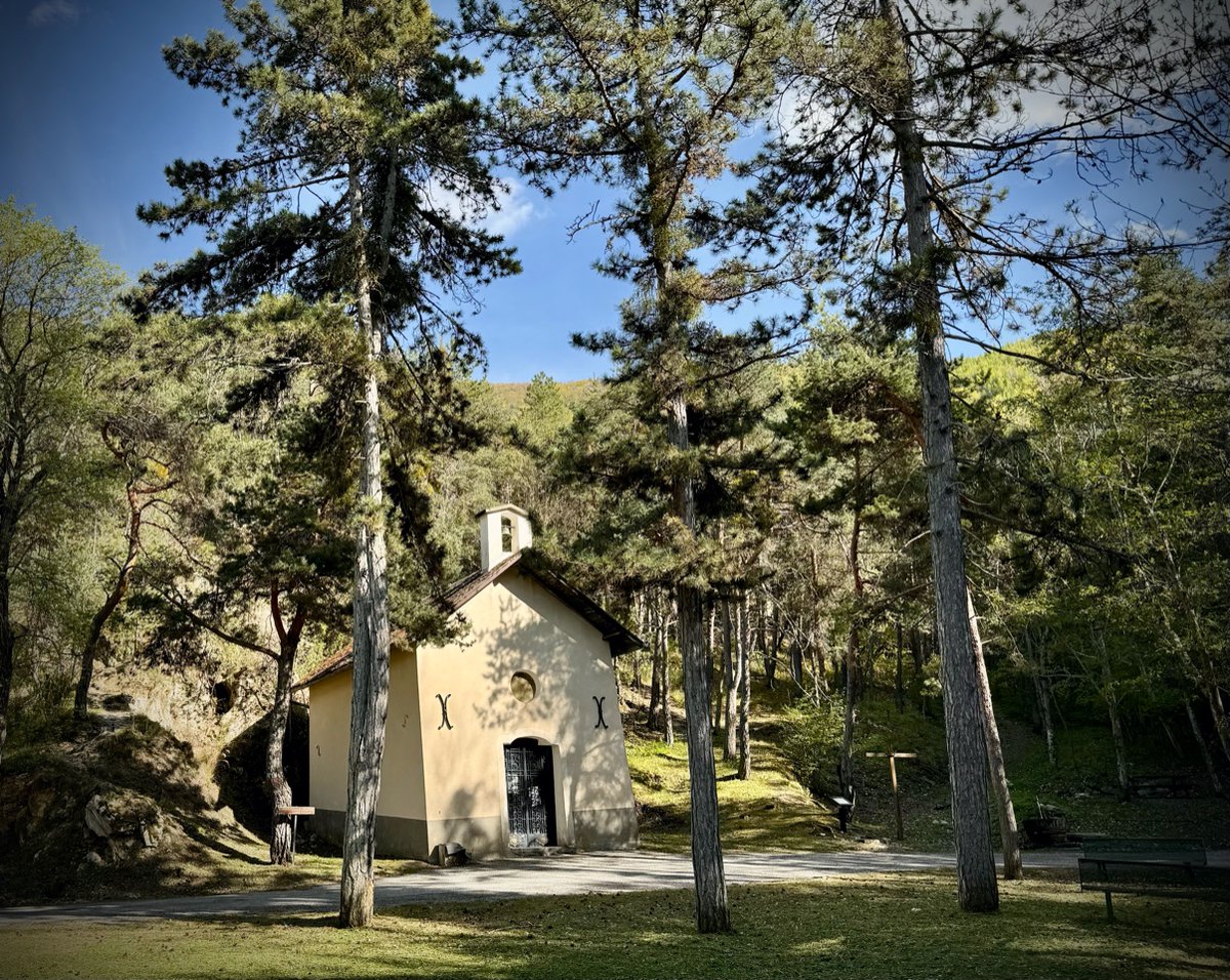 polskifrfr's tweet photo. #Laus i #LaSalette to sanktuaria maryjne znajdujące się niedaleko siebie.
To pierwsze jest mniej znane, a to miejsce absolutnie niezwykłe. To właśnie w Laus były najdłuższe objawienia maryjne na świecie i pierwsze w Europie.
Zapraszamy na drugi odcinek:
📢 https://t.co/Ra93sp0xV1 https://t.co/nqtV8MMAqw