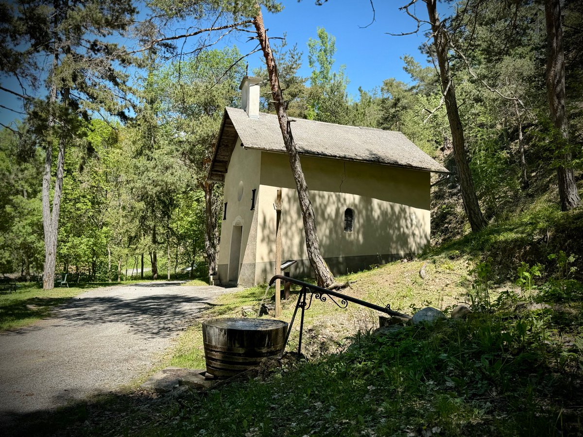 polskifrfr's tweet photo. #Laus i #LaSalette to sanktuaria maryjne znajdujące się niedaleko siebie.
To pierwsze jest mniej znane, a to miejsce absolutnie niezwykłe. To właśnie w Laus były najdłuższe objawienia maryjne na świecie i pierwsze w Europie.
Zapraszamy na drugi odcinek:
📢 https://t.co/Ra93sp0xV1 https://t.co/nqtV8MMAqw