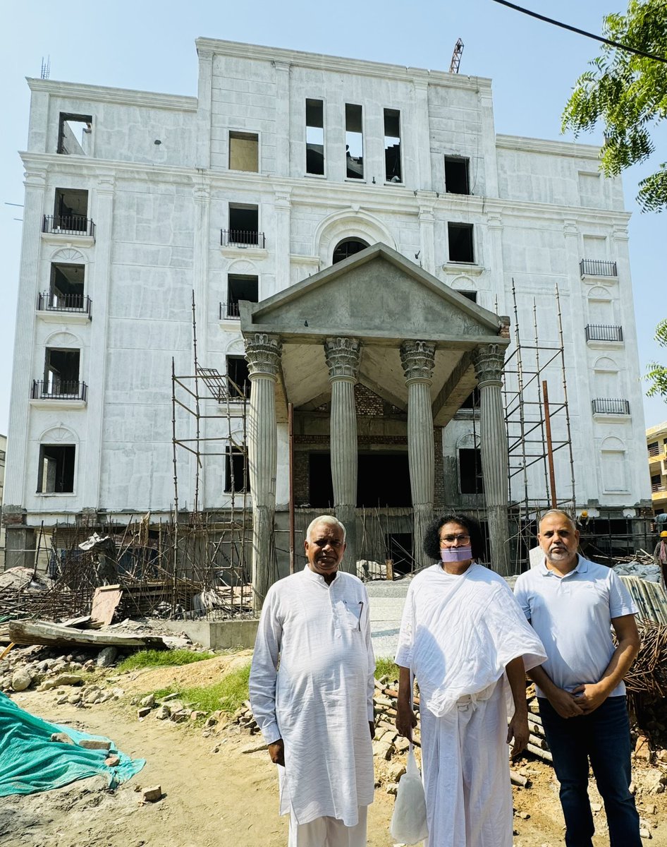 विश्व शांति केंद्र के उद्घाटन से पूर्व राष्ट्रीय स्वयं सेवक संघ के प्रांत संघचालक पवन जिंदल जी ने मौक़े पर पहुँच कर निर्माण कार्य की गति प्रगति की जानकारी ली।साथ में WPC के संस्थापक पूज्य जैन आचार्य लोकशजी एवं निर्माता कंपनी NB Construction के प्रमुख ओमवीरसिंह जी।