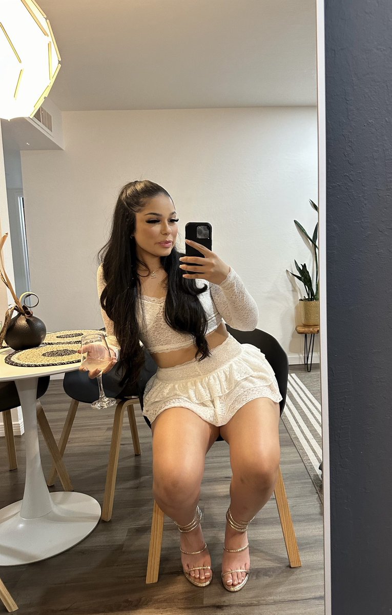 zariahhmonique's tweet photo. 💌🍷 https://t.co/mBzBDy57r3