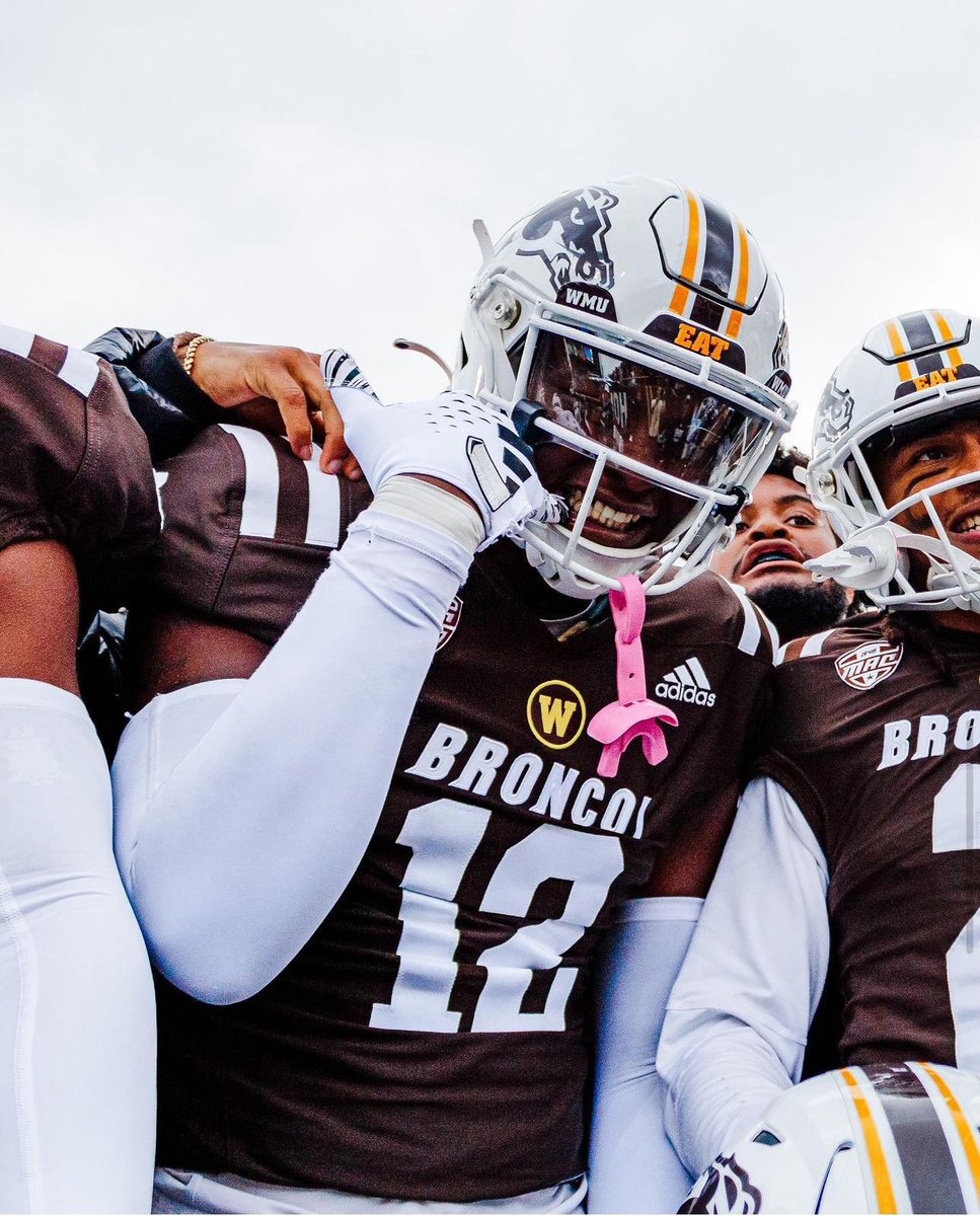 Blessed to receive an offer from Western Michigan University @coach_celiscar @LHSDreadnaughts