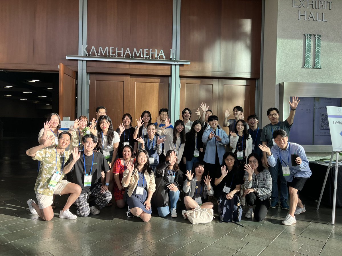 With current and old members of <a href="/kixlab_kaist/">KIXLAB</a>. Great to see everyone’s been doing so well!
