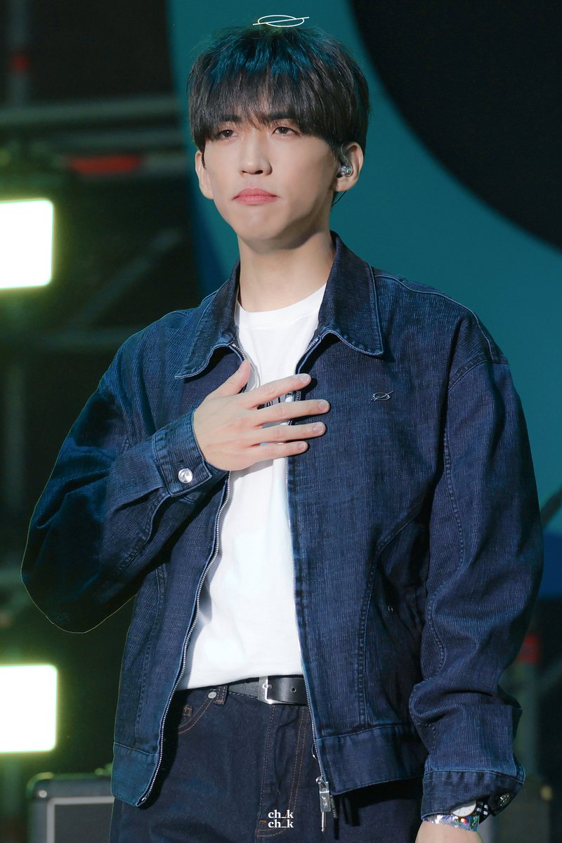 240512 뷰민라 #이승윤

      ╭ ◜◝ ͡ ◜◝ ͡ ◜◝ ╮
        아 괜히 마셨당..  
      ╰ ◟◞ ͜ ◟ ͜  ◟◞ ╯
                        O
                            °.