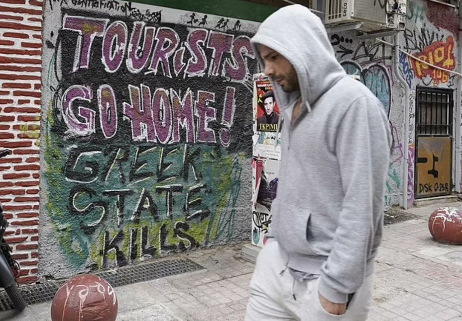 Anti-Tourism Movement Spreads to Athens, Calls for End to Over-Tourism greekcitytimes.com/2024/05/15/ant…