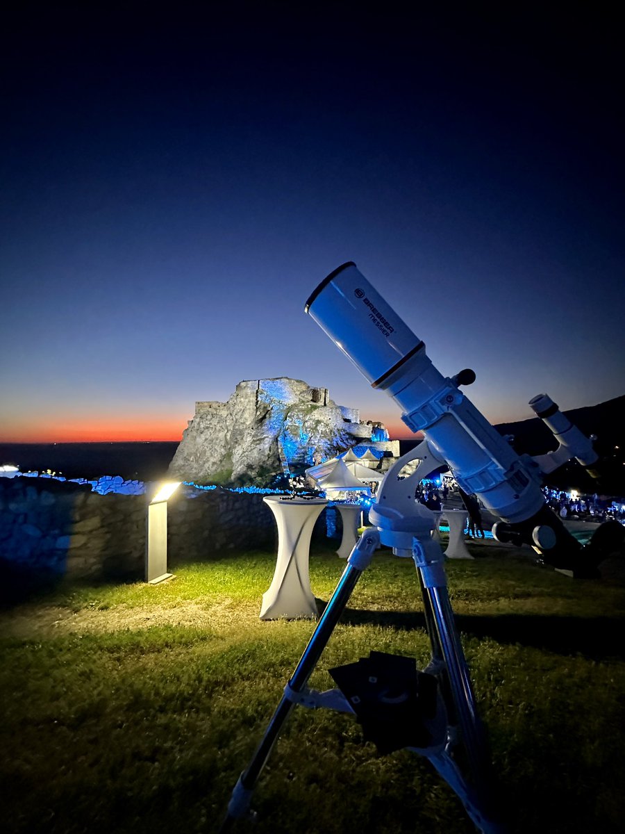 So last night I stargazed and chatted with astronauts Dr Kathryn Thornton and Chris Hadfield in the most beautiful setting. 🤯 It felt out of this world listening to these two true legends!