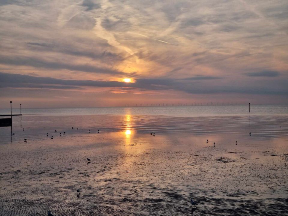 Minnis Bay at sunset. 🌅 Thank you to Sara Quint for sending us today's #PhotoOfTheDay 📸
