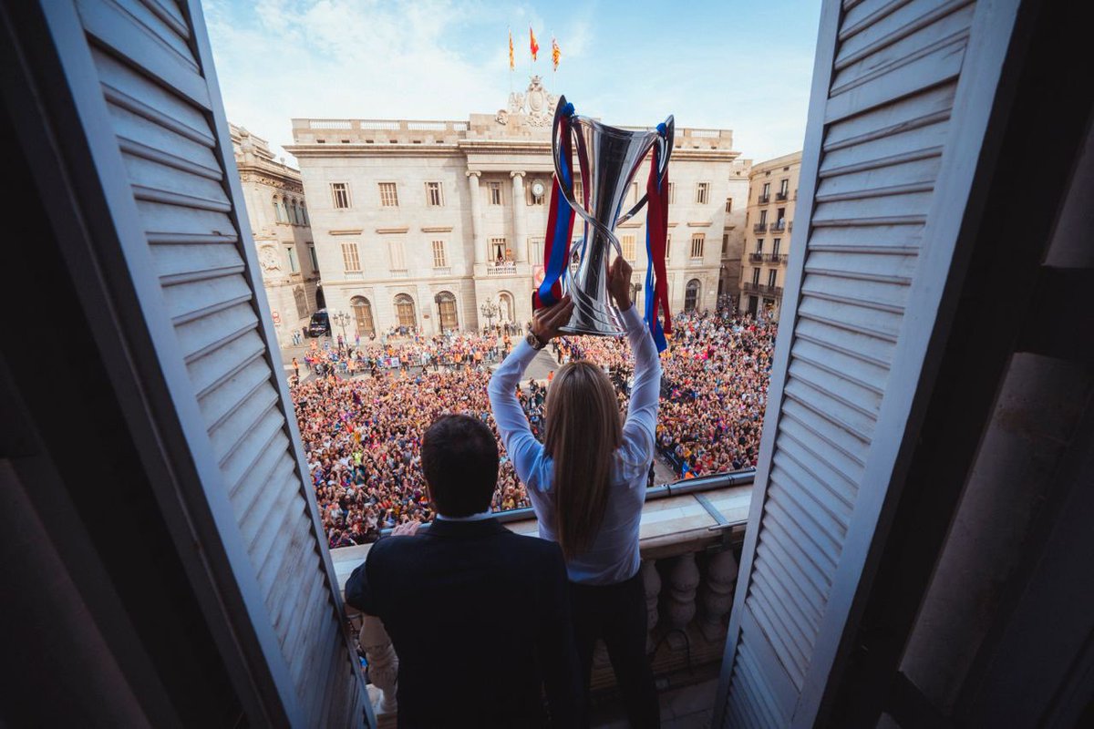 ❗️The club is working with the Barcelona City Council to set up a big screen to watch the UWCL final.

➡️ If the team wins the title and secures the poker, the club plans to celebrate it on May 26, with a small parade and celebration at Plaça Sant Jaume.

— RAC1