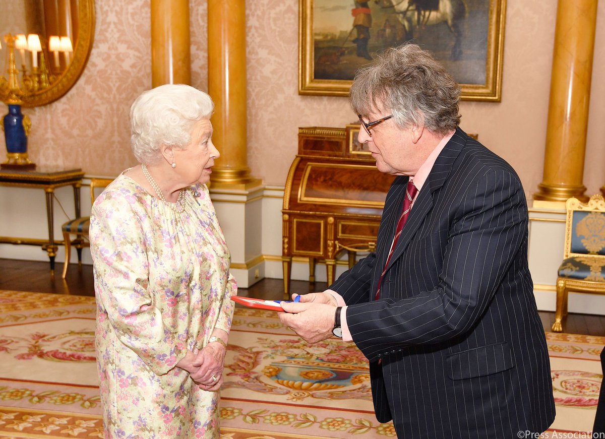 #Otd 2018: Paul Muldoon received the 2017 Queen's Gold Medal for Poetry, at Buckingham Palace. The Moy, Co. #Armagh poet has won many leading awards, & now has >30 collections of poetry! One of my favourites of his poems is 'Hedgehog'! 🦔 youtube.com/watch?v=tmE5_u…
