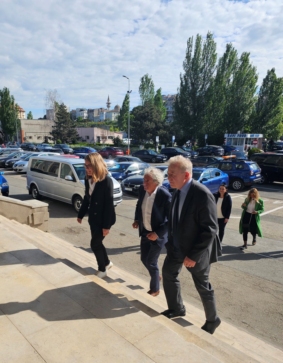 Comisarul european pentru Agricultura, Janusz Wojciechowski, a fost prezent in portul Constanta. La sediul Companiei Nationale Administratia Porturilor Maritime SA Constanta a avut discutii cu directorul general Mihai Teodorescu.
#EUCommision 
portofconstantza.com/pn/ro/stire/1/…