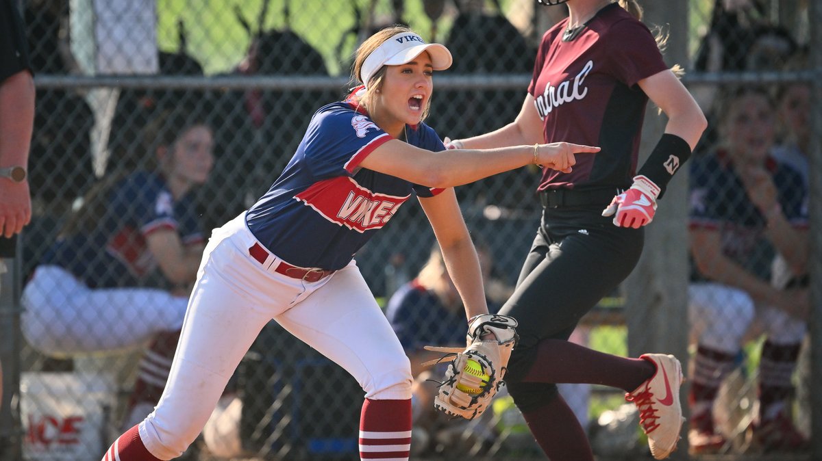 . @LadyVikesHSSB punches ticket to Class 5A state tournament with 2-1 win over Salina South. From @TopsportsN contributor @ToddFertig1. @SeamanAthletics ... loom.ly/dG5kXoM