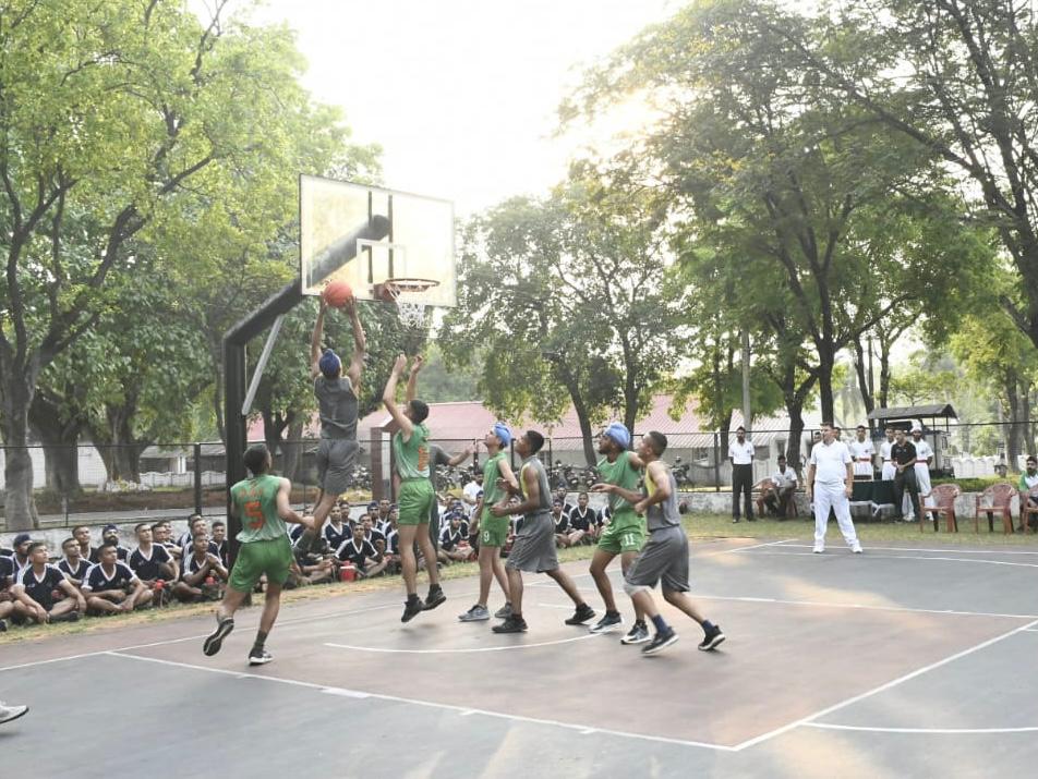 To foster sportsmanship through competitive sports, #ThePunjabRegimentalCentre organised Inter company Basket ball and Volleyball Competition for #Agniveers. Fiercely contested matches were played by the teams and the winners were felicitated.