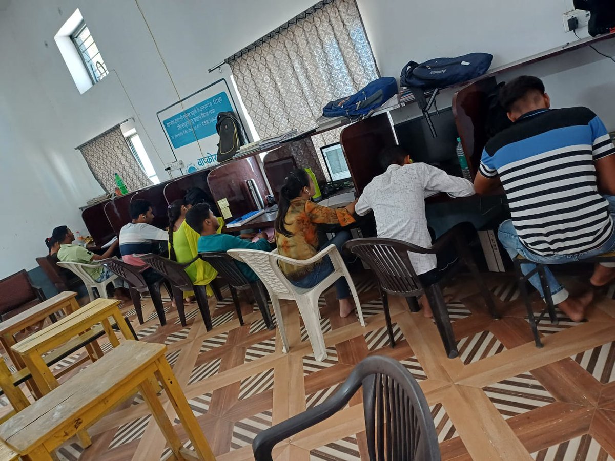 Education is the key to unlocking a brighter future 🔓✨Our digital library in Shahjahanpur, U. P is empowering children to learn comfortably & conveniently. Together, let's light up minds and pave the way for a better tomorrow📚💡#Education4All #DigitalLearning #GurgiaCharities'