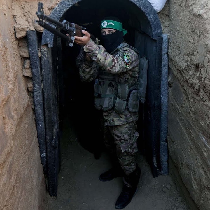 🚨🇮🇱 'HAMAS leaders, from their tunnels, are managing the war better than Netanyahu. ISRAEL'S government is not planning anything, it does not have a horizon or a plan.' - Former Israeli Defense Minister