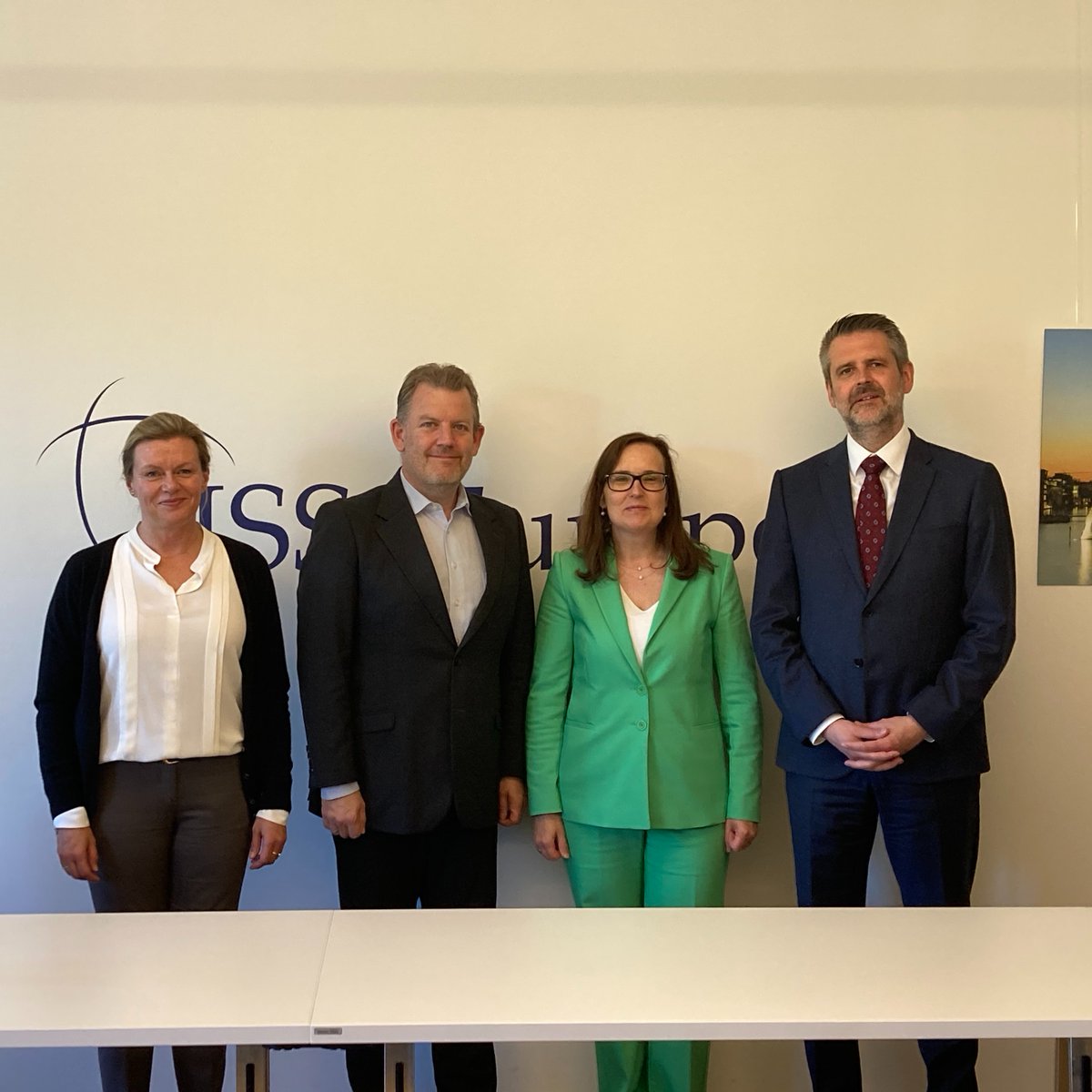 Informative Gespräche wurden beim IISS Europe über Sicherheitsbedenken im Hohen Norden geführt. Zusammenarbeit bleibt entscheidend, um die Stabilität in dieser strategisch wichtigen Region aufrechtzuerhalten. #Sicherheit #Arktis <a href="/IISS_org/">IISS News</a>