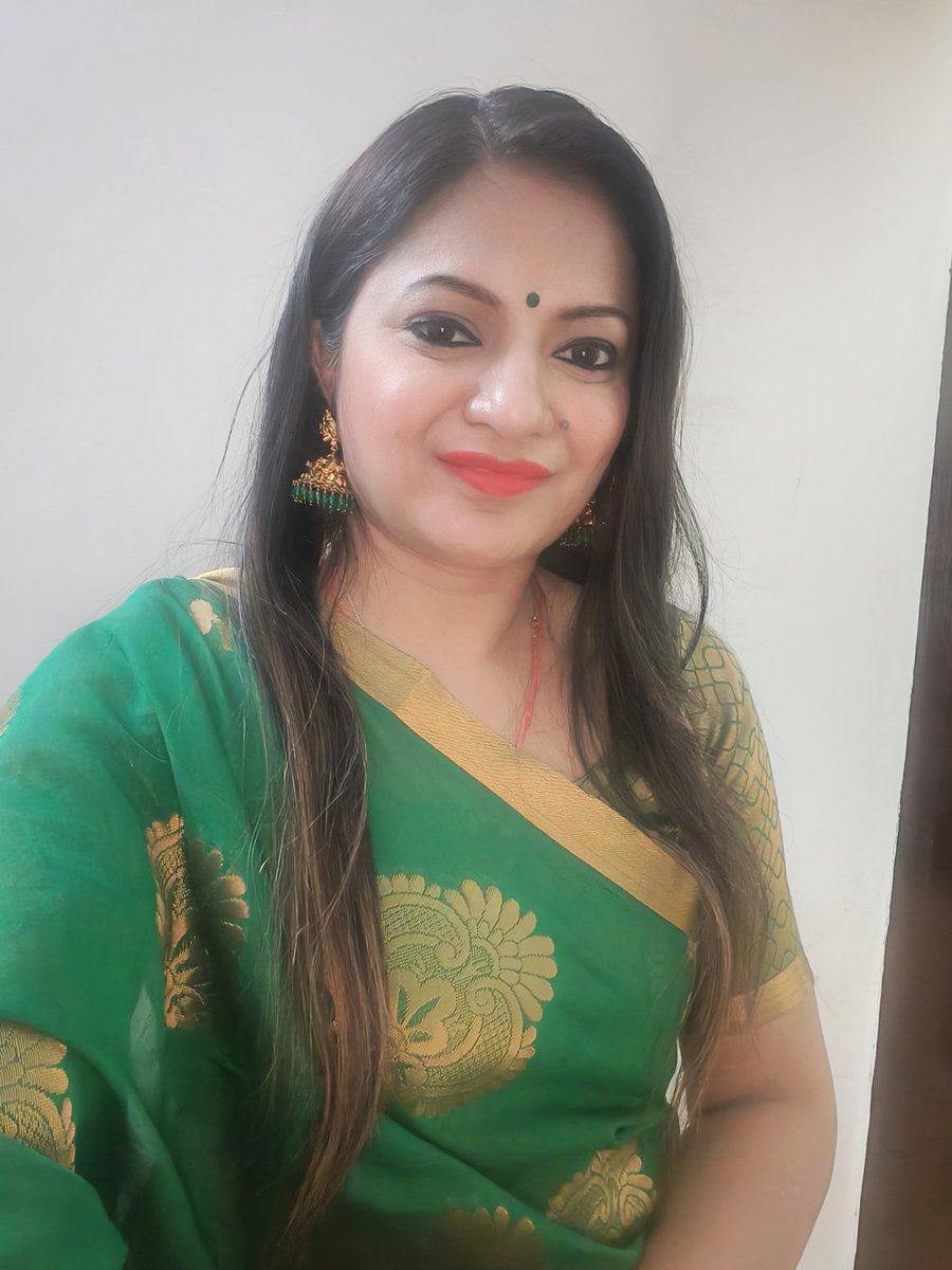 Style is a way to say who you are without having to speak.
#shaadiseason #shaadisaga #shaadi #dressup #saree #sareelover #sareelove #sareelovers #sareeaddict #indian #traditional #traditionalwear #thoughtoftheday💭 #wednesday #green #greencolor #favourite #favourites #selfie