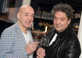 Gisteren is onze nieuwe theaterprogrammering ‘24-‘25 online gezet! Toegift Vrienden kunnen nu kaarten kopen! Va. do. is de verkoop openbaar. Geniet komend seizoen van o.a. Onno Innemee &amp; Mike Bodé, Andries Tunru, Hans Dagelet &amp; van Eerd, Leoni Jansen e.v.a detoegift.com