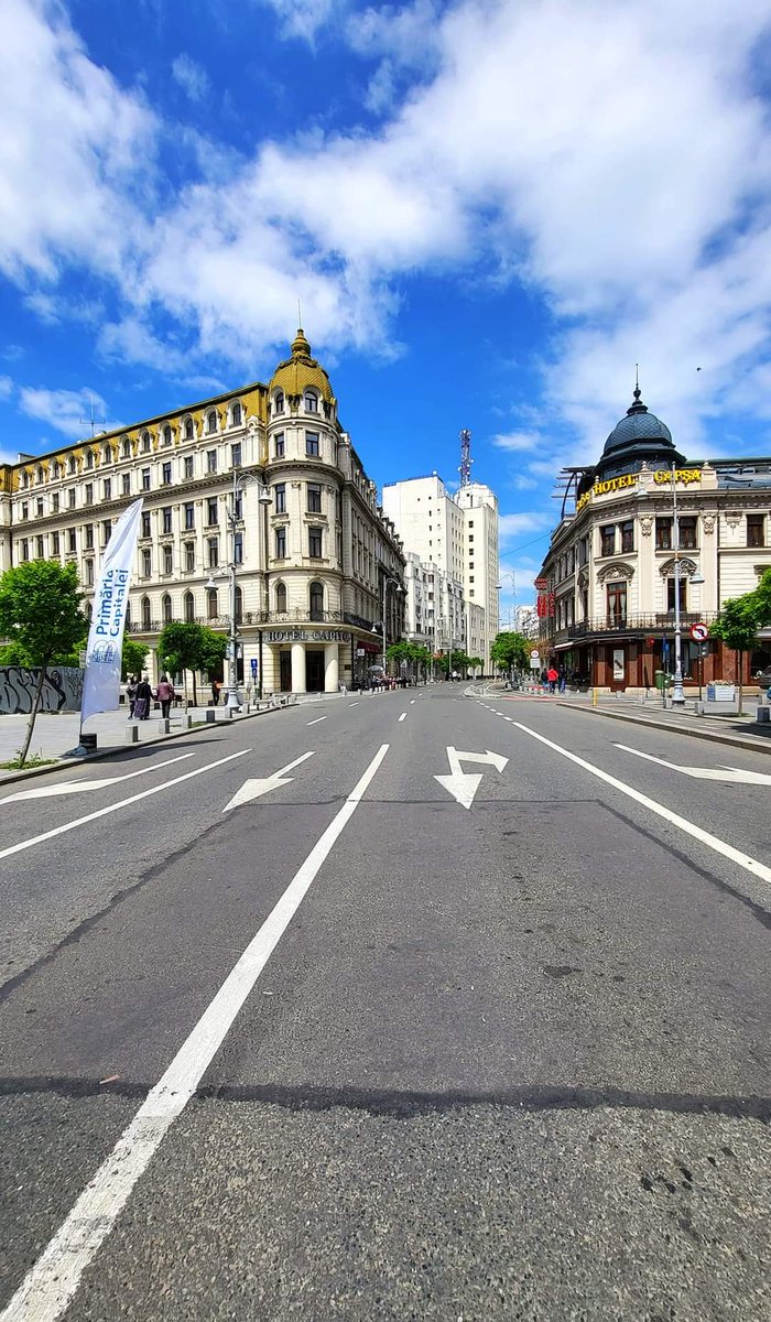 Calea Victoriei, una dintre cele mai vechi și mai cunoscute străzi din #București, are o istorie bogată și vibrantă, plină de povești și legende.
©️ Sweet Bucharest 
#TraveltoRomânia