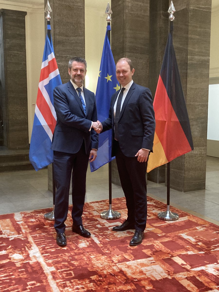 Die wehrpolitische Zusammenarbeit wurde mit Staatssekretär Nils Hilmer diskutiert. Gemeinsam stärkten 🇮🇸 und 🇩🇪 die Sicherheit und Stabilität im Hohen Norden und setzten sich für gemeinsamen Wohlstand ein. #Verteidigung #Zusammenarbeit