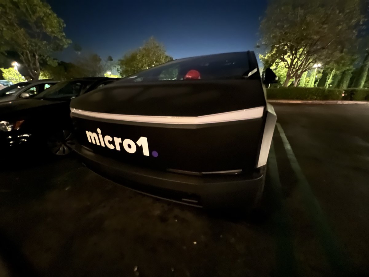 Gfilche's tweet image. legendary LA scheme dinner 🍣🌴 @MrGoldBro 

@aliniikk building @micro1_ai. one of fastest growing startups in the world right now. changing how software is created. fired up to be an investor ⚡️@HyperGuap. also loving the @cybertruck 📐