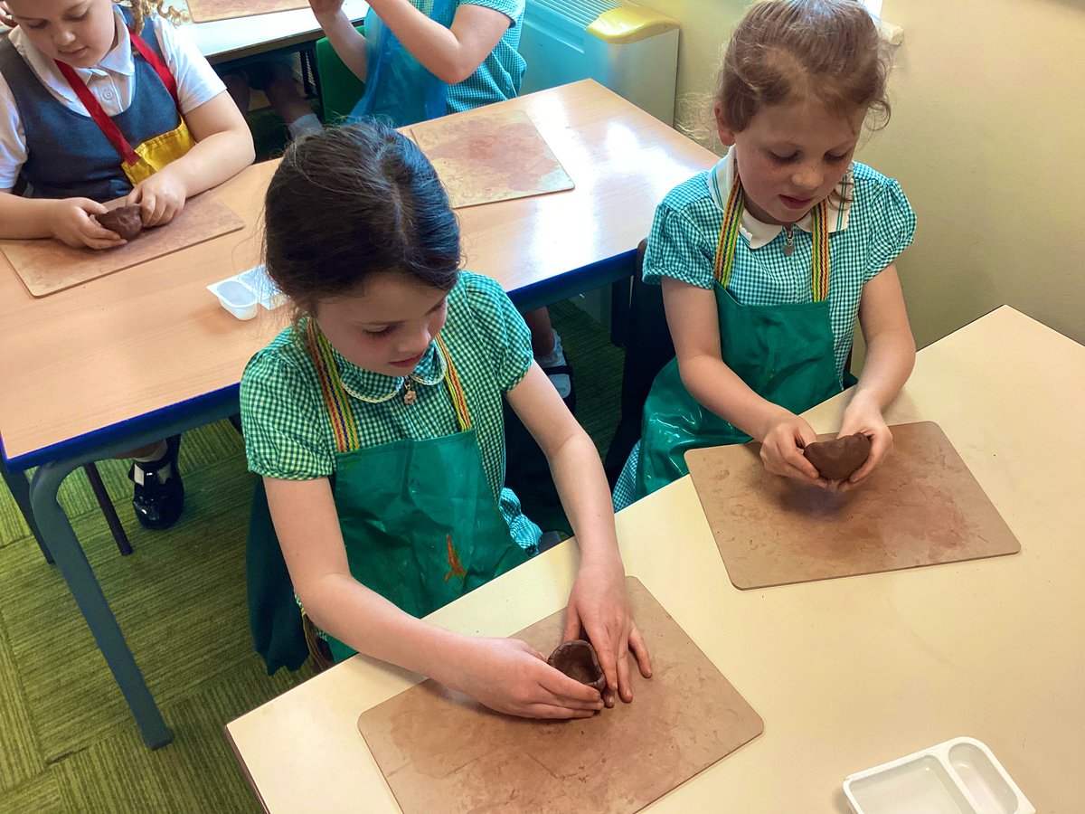 staidansbks1's tweet photo. Yesterday #y2 created thumb pots. We learned how to score the clay and make a clay slip in order to attach decorations. @kapowprimary #staidansbart https://t.co/mENQzNmpGy