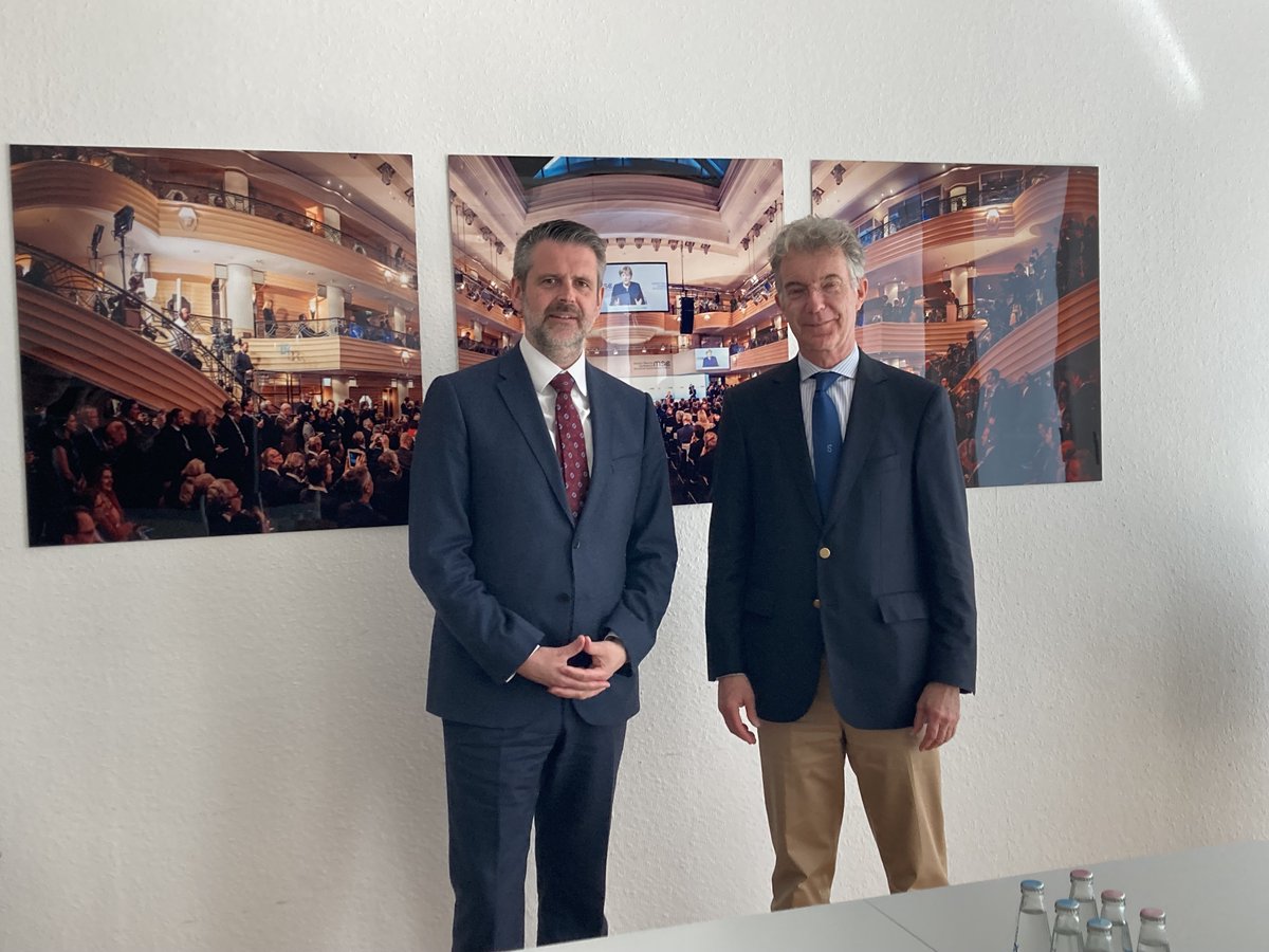 Ein guter Austausch über den Zustand des internationalen Systems fand mit Vorsitzendem @MSCheusgen statt. Islands Kooperation mit der <a href="/MunSecConf/">Munich Security Conference</a> spielt eine wichtige Rolle für <a href="/MFAIceland/">MFA Iceland 🇮🇸</a> in turbulenten Zeiten und fördert den Dialog für eine sicherere Welt.