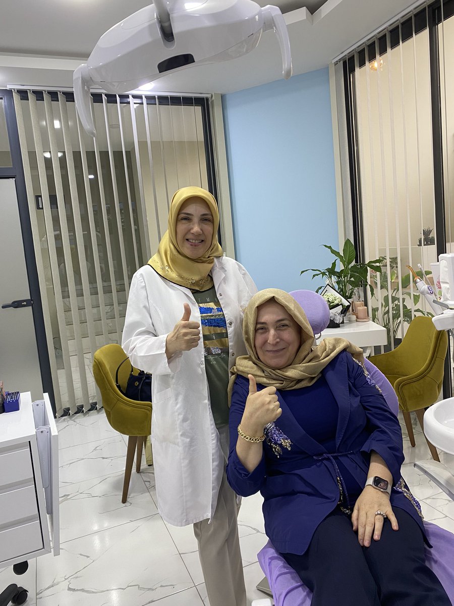 Güler yüzlü, naif Aysel Hanımla güne pozitif enerji yayarak bismillah diyoruz… Hekimliği böylesi güzel insanlarla daha da bir seviyorum. İyi ki varsınız…🙏🫶 #iyileşiyoruz #ortodonti #teltedavisi #PRP #sinüslifting #kemikögmentasyonu #bütüncüldişhekimliği #akupunktur